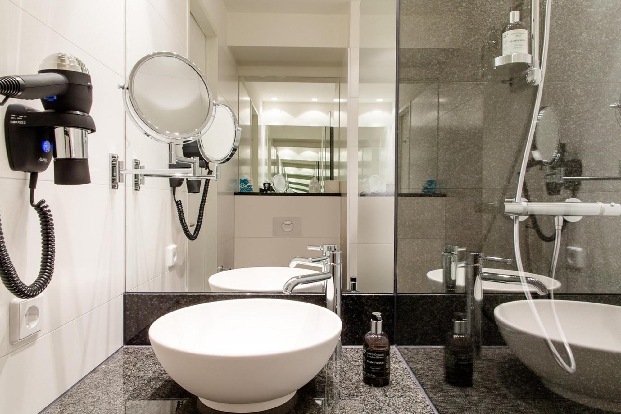 Motel One Frankfurt-Eastside Frankfurt am Main Bagian luar foto