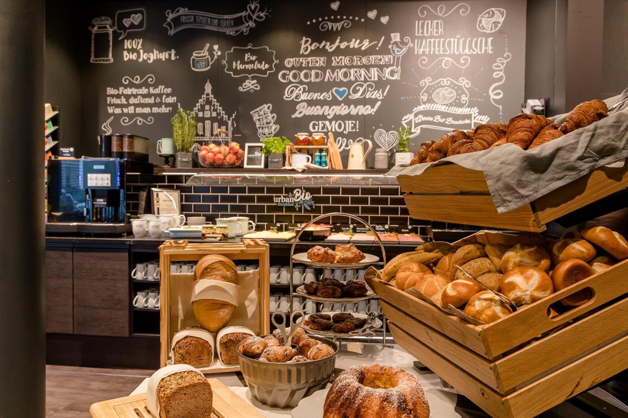 Motel One Frankfurt-Eastside Frankfurt am Main Bagian luar foto