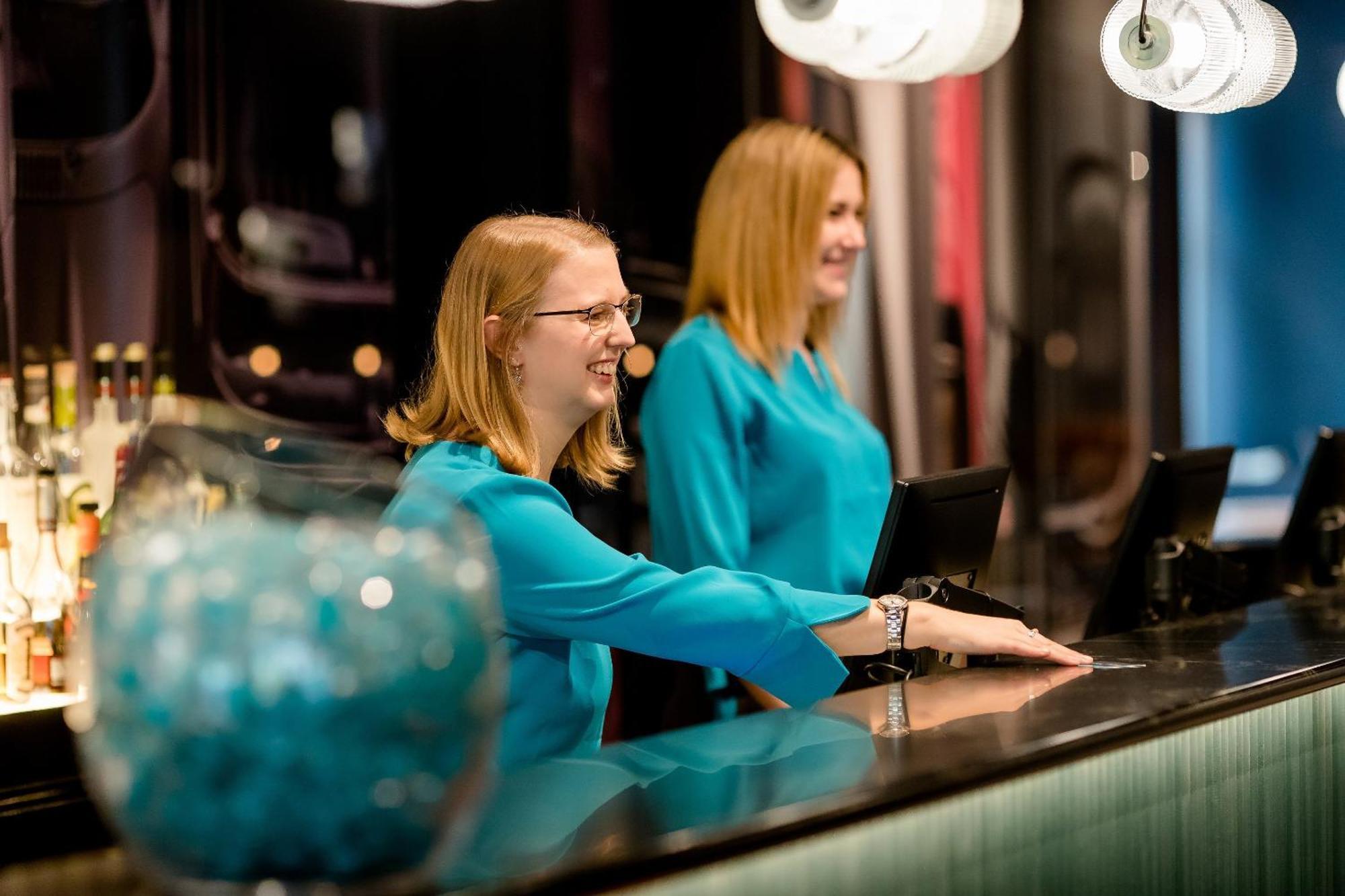 Motel One Frankfurt-Eastside Frankfurt am Main Bagian luar foto
