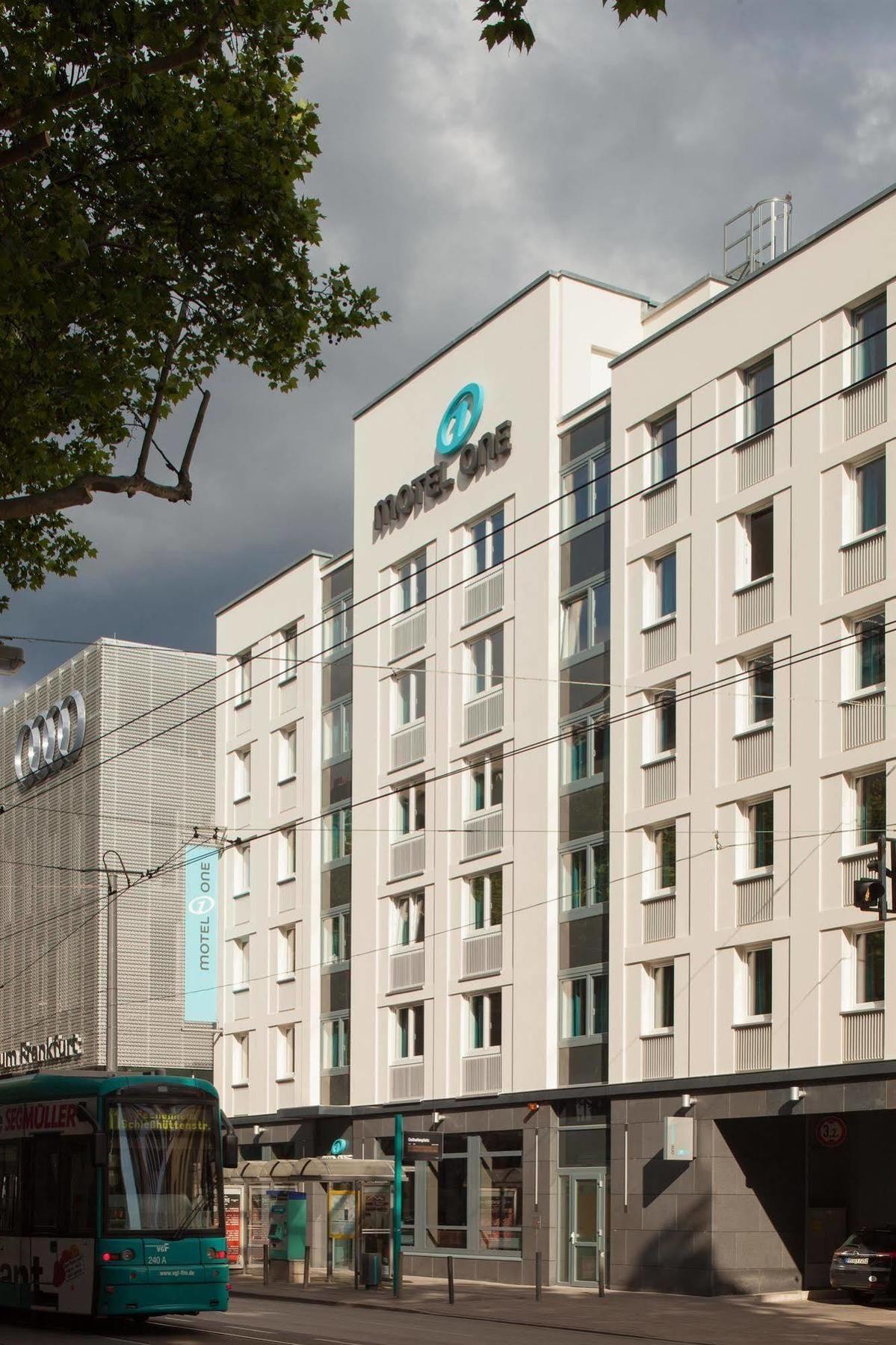 Motel One Frankfurt-Eastside Frankfurt am Main Bagian luar foto
