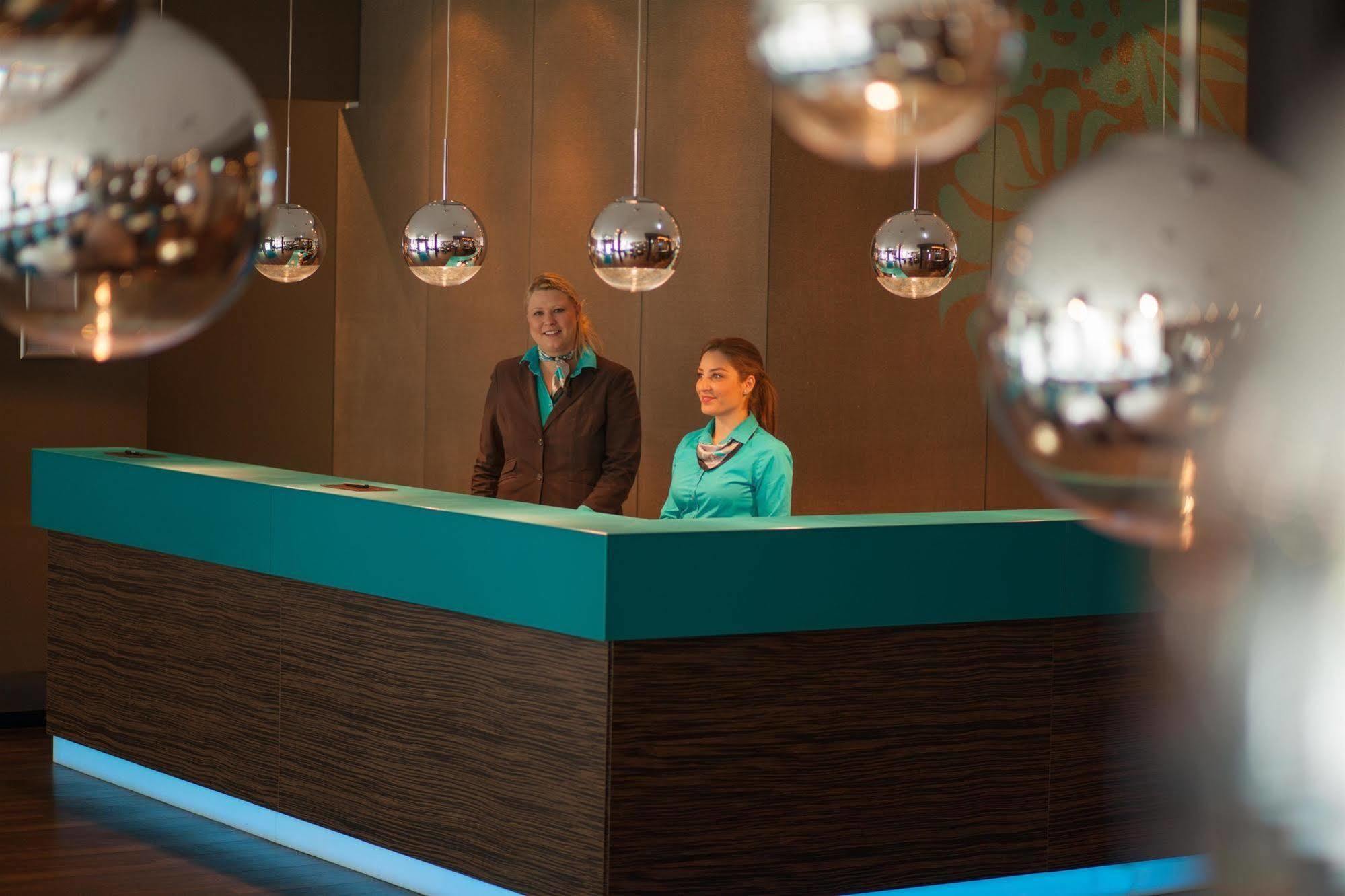 Motel One Frankfurt-Eastside Frankfurt am Main Bagian luar foto