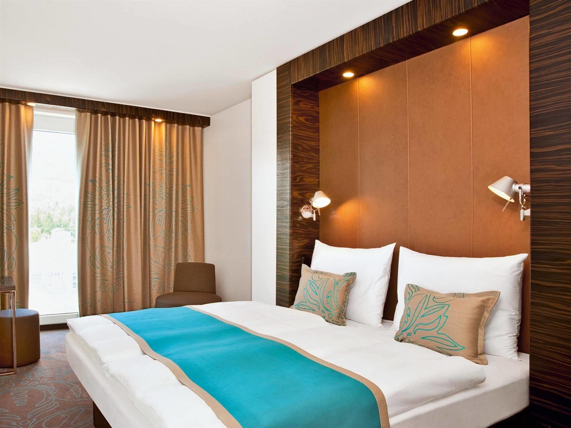Motel One Frankfurt-Eastside Frankfurt am Main Bagian luar foto