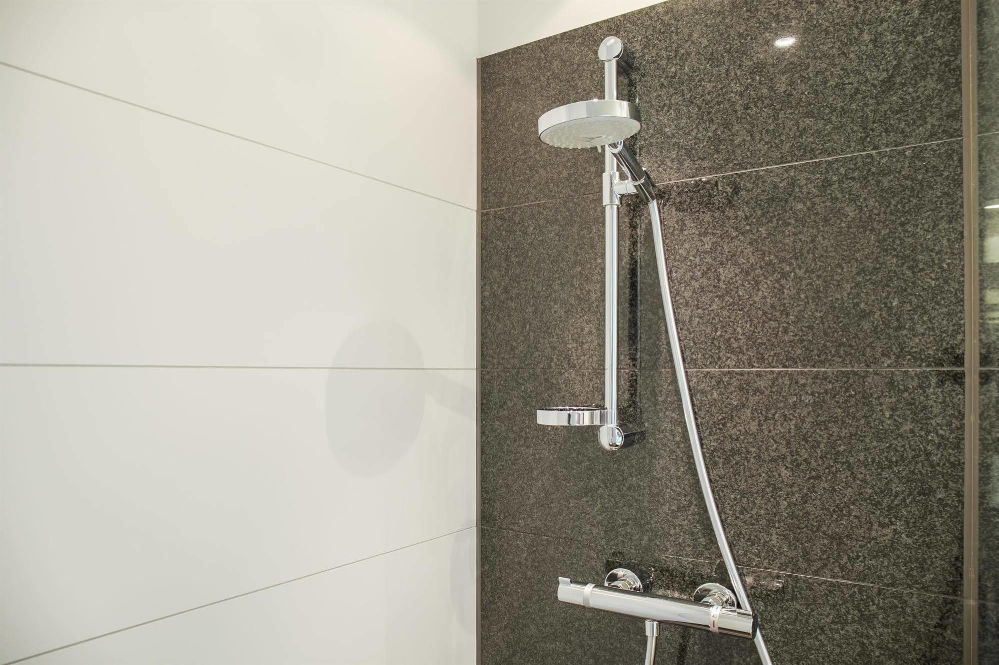 Motel One Frankfurt-Eastside Frankfurt am Main Bagian luar foto